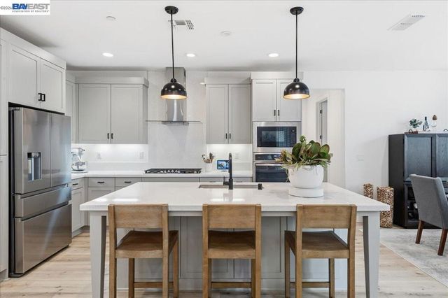 6916 Stags Leap Ln, Dublin, CA 94568