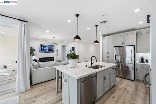 6916 Stags Leap Ln, Dublin, CA 94568