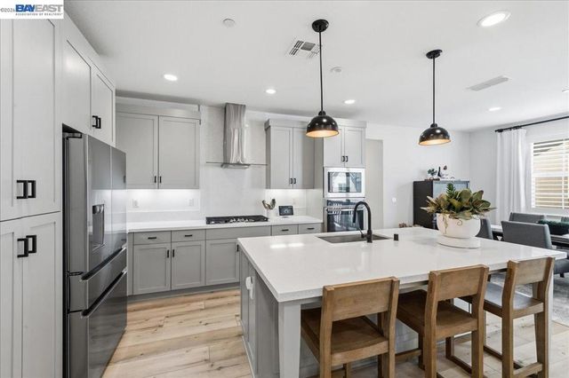 6916 Stags Leap Ln, Dublin, CA 94568