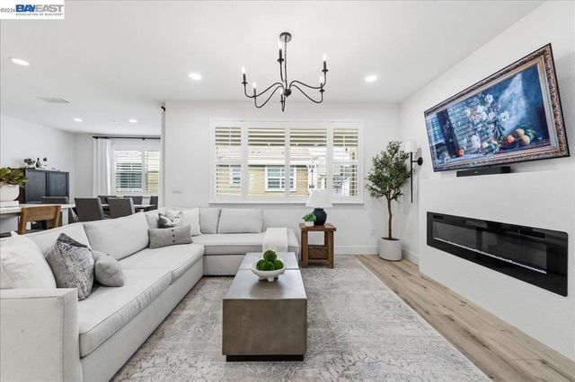 6916 Stags Leap Ln, Dublin, CA 94568