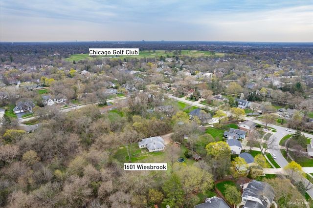 1601 W Wiesbrook Road, Wheaton, IL 60189
