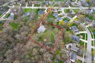 1601 W Wiesbrook Road, Wheaton, IL 60189