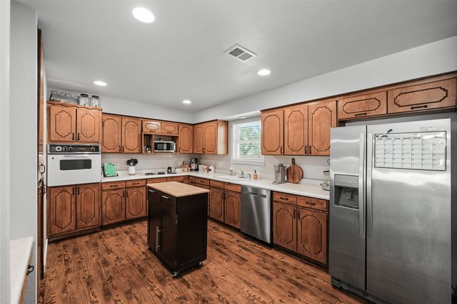 909 Shady Oaks, Bridgeport, TX 76426