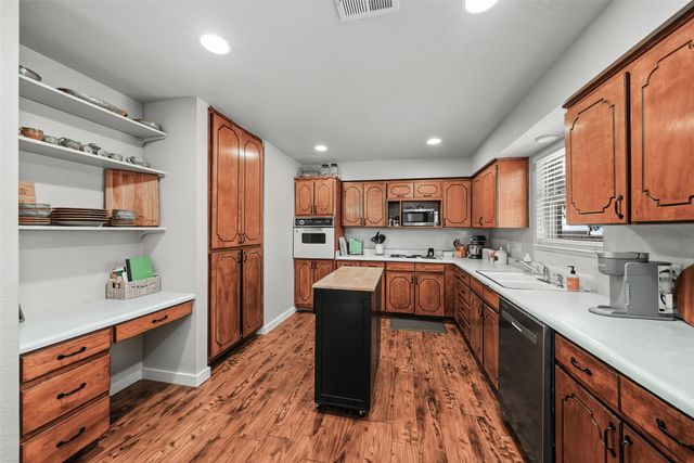 909 Shady Oaks, Bridgeport, TX 76426