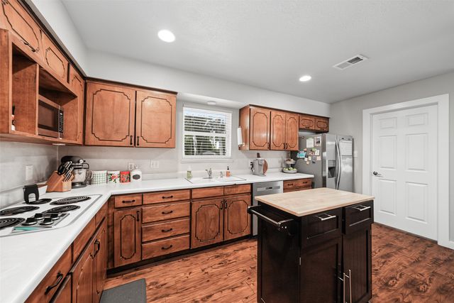 909 Shady Oaks, Bridgeport, TX 76426