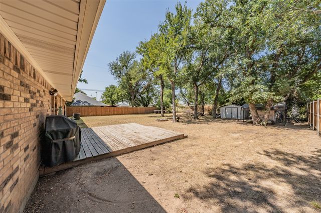 909 Shady Oaks, Bridgeport, TX 76426