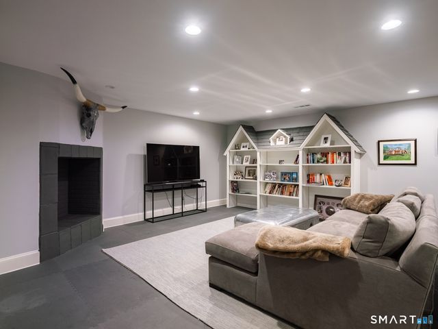 23 Wyckham Hill Lane, Greenwich, CT 06831