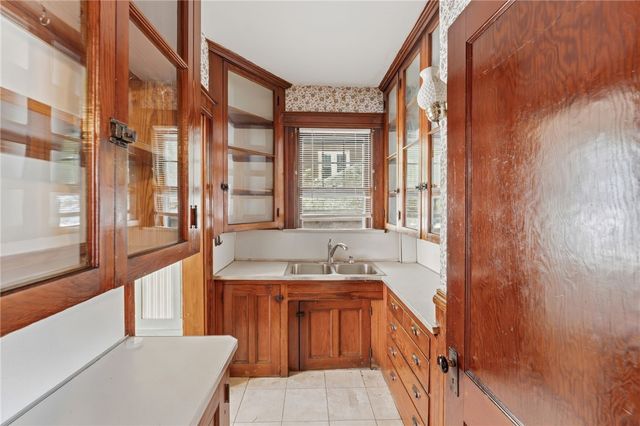 220 Lenox Avenue, Providence, RI 02907