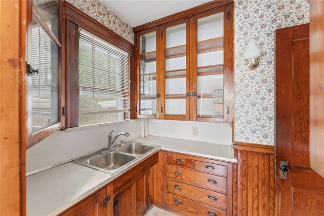 220 Lenox Avenue, Providence, RI 02907