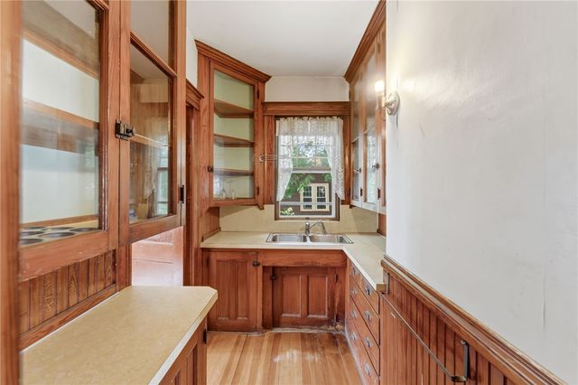 220 Lenox Avenue, Providence, RI 02907