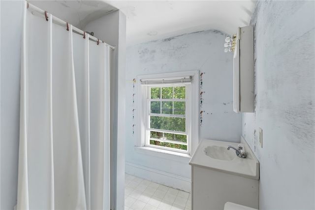 220 Lenox Avenue, Providence, RI 02907
