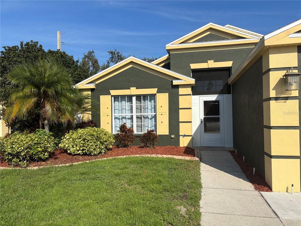 Image 2 of property listing at 4408 SANIBEL WAY, Bradenton, FL 34203