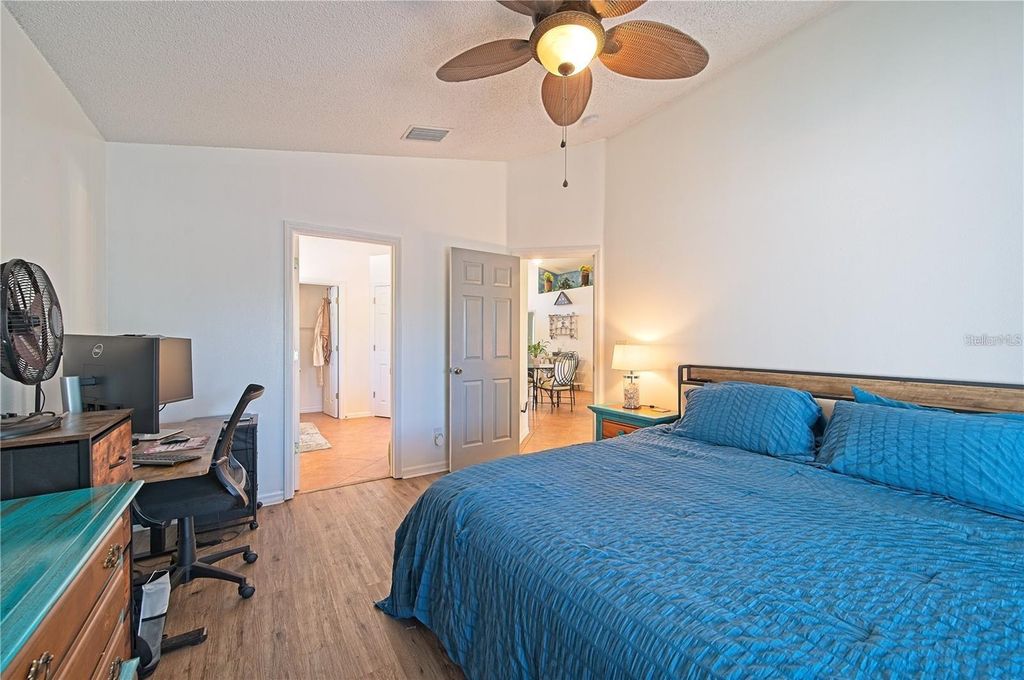 Image 16 of property listing at 4408 SANIBEL WAY, Bradenton, FL 34203