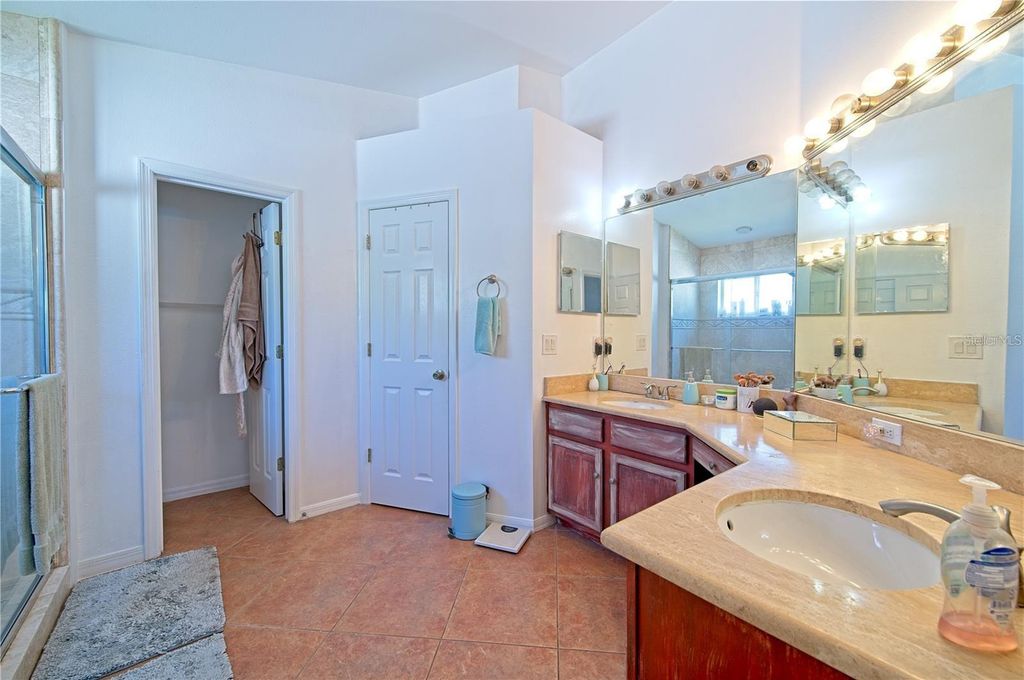 Image 18 of property listing at 4408 SANIBEL WAY, Bradenton, FL 34203