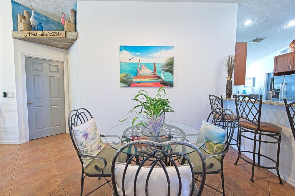 Image 6 of property listing at 4408 SANIBEL WAY, Bradenton, FL 34203