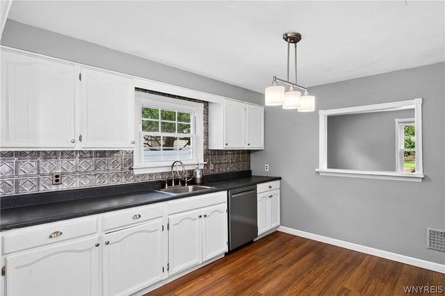 8512 Frontier Avenue, Niagara Falls, NY 14304