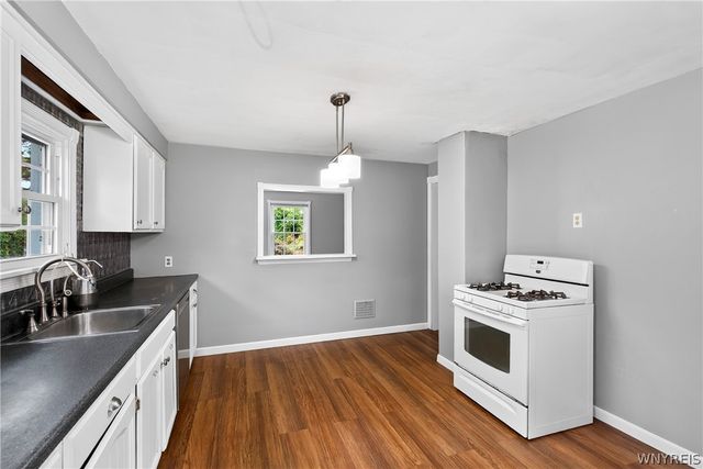 8512 Frontier Avenue, Niagara Falls, NY 14304
