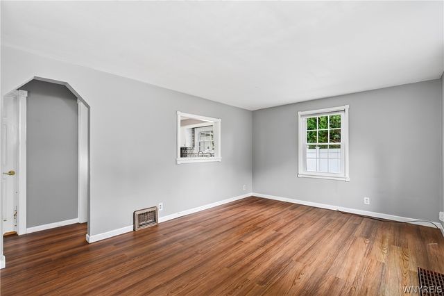 8512 Frontier Avenue, Niagara Falls, NY 14304