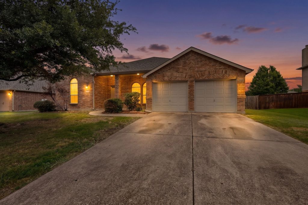 216 Spruce Trail, Forney, TX 75126