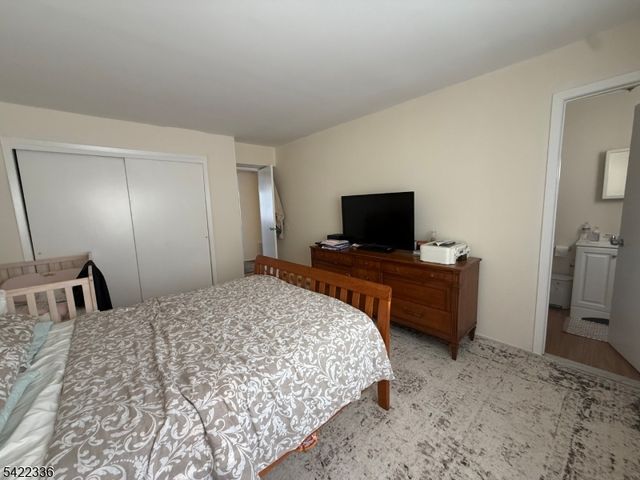 710 N Oaks Blvd, North Brunswick Twp., NJ 08902