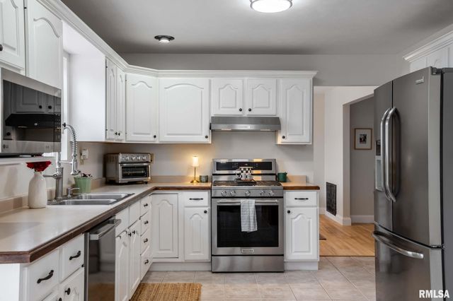 3021 Willow Branch Lane, Herrin, IL 62948