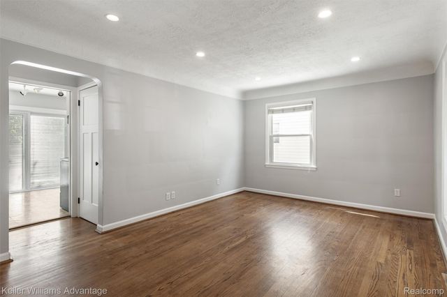 617 S Edgeworth Avenue, Royal Oak, MI 48067