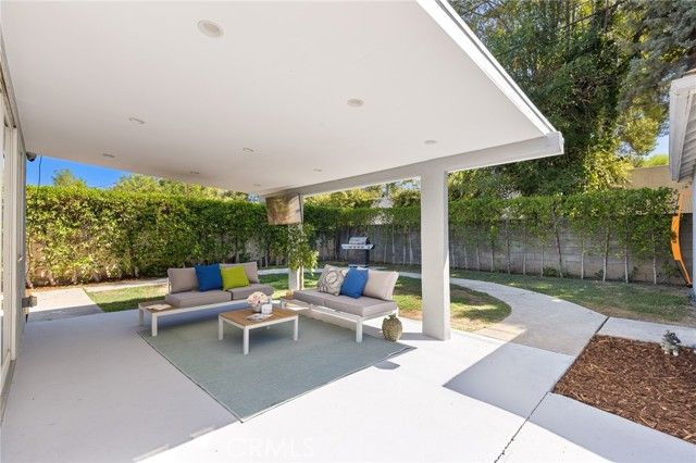 19438 Calvert Street, Tarzana (los Angeles), CA 91335