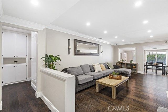 19438 Calvert Street, Tarzana (los Angeles), CA 91335