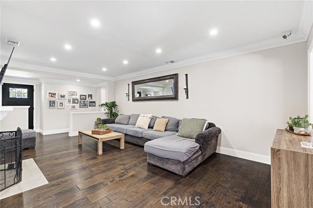 19438 Calvert Street, Tarzana (los Angeles), CA 91335