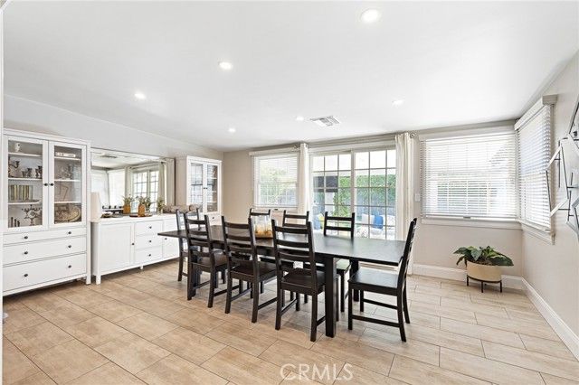 19438 Calvert Street, Tarzana (los Angeles), CA 91335