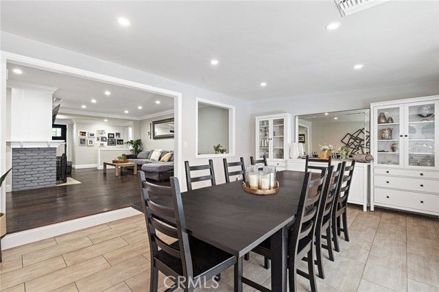 19438 Calvert Street, Tarzana (los Angeles), CA 91335