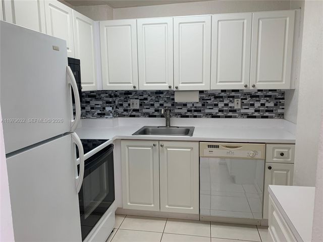 9360 Fontainebleau Blvd 406, Miami, FL 33172