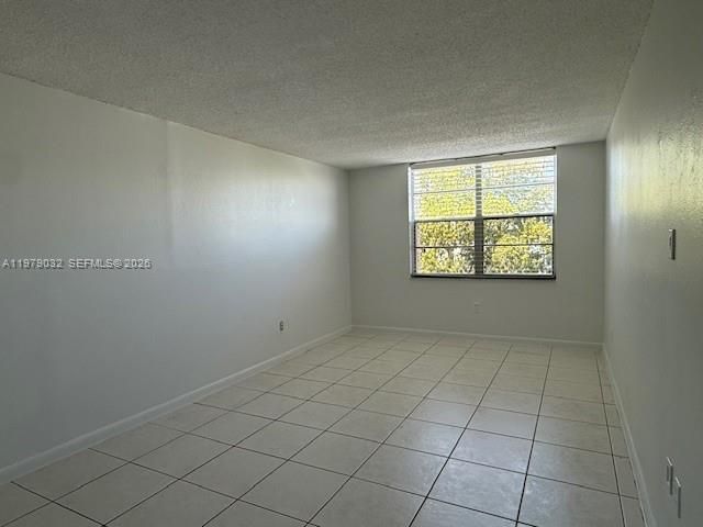 9360 Fontainebleau Blvd 406, Miami, FL 33172