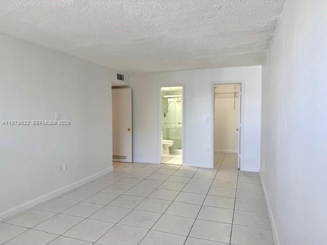 9360 Fontainebleau Blvd 406, Miami, FL 33172