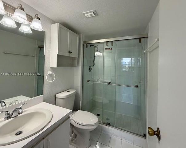 9360 Fontainebleau Blvd 406, Miami, FL 33172