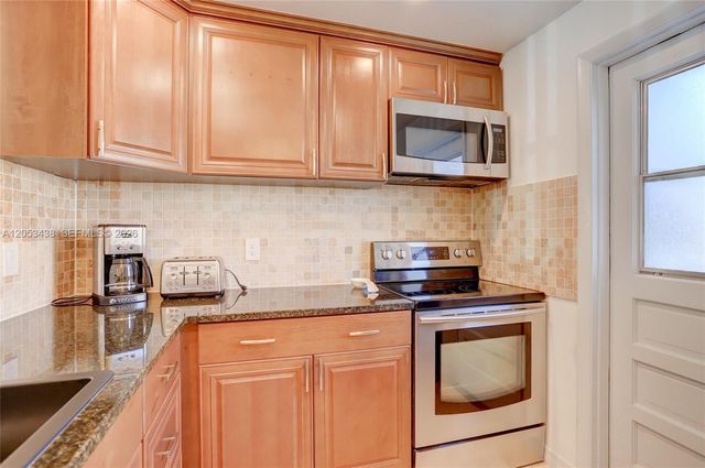2212 NE 1st Way 101, Boynton Beach, FL 33435