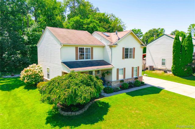 52657 Huntley Avenue, New Baltimore, MI 48047