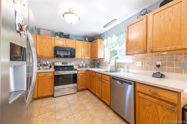 52657 Huntley Avenue, New Baltimore, MI 48047