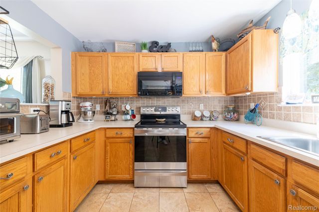 52657 Huntley Avenue, New Baltimore, MI 48047