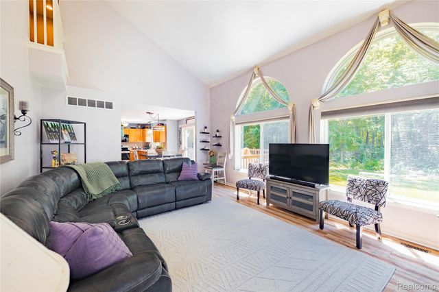 52657 Huntley Avenue, New Baltimore, MI 48047