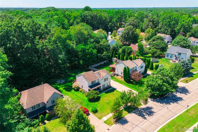 52657 Huntley Avenue, New Baltimore, MI 48047