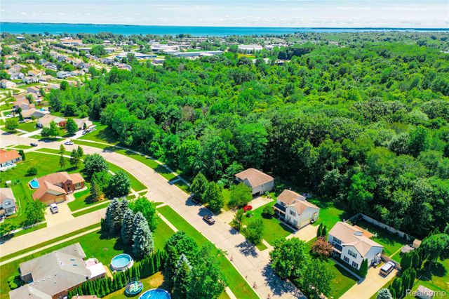 52657 Huntley Avenue, New Baltimore, MI 48047