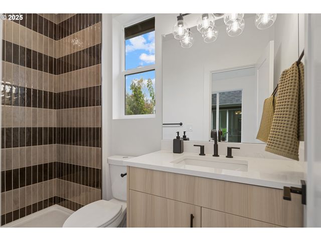 4029 Se TIBBETTS St, Portland, OR 97202