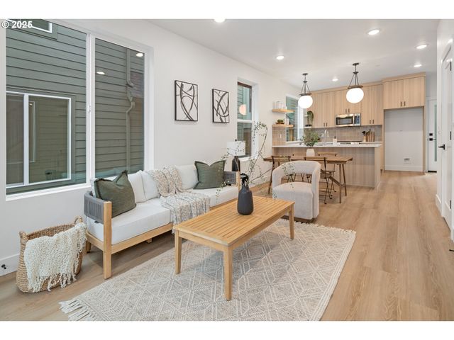 4029 Se TIBBETTS St, Portland, OR 97202