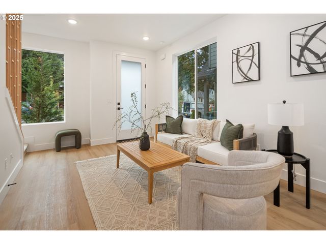 4029 Se TIBBETTS St, Portland, OR 97202