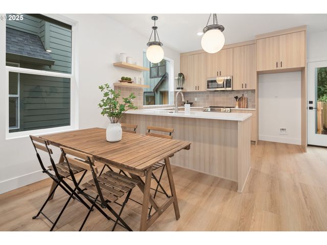 4029 Se TIBBETTS St, Portland, OR 97202