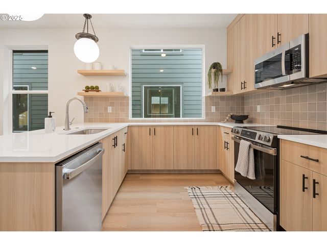 4029 Se TIBBETTS St, Portland, OR 97202