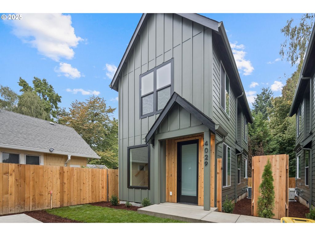 4029 Se TIBBETTS St, Portland, OR 97202