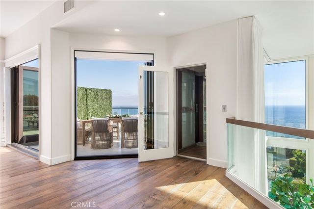 2492 Glenneyre Street, Laguna Beach, CA 92651