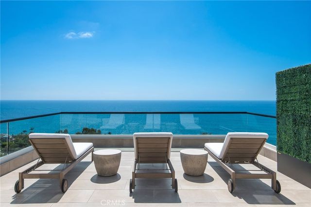 2492 Glenneyre Street, Laguna Beach, CA 92651